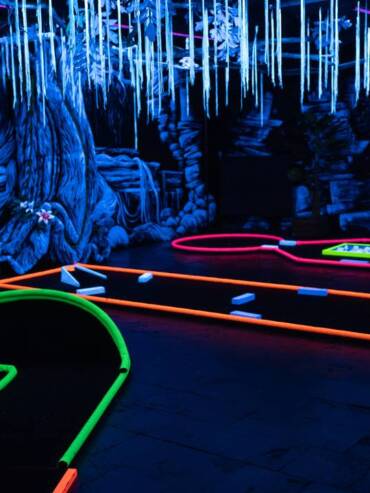 hollywood-Arcadia-minigolf-decors-fluorescent-avatar