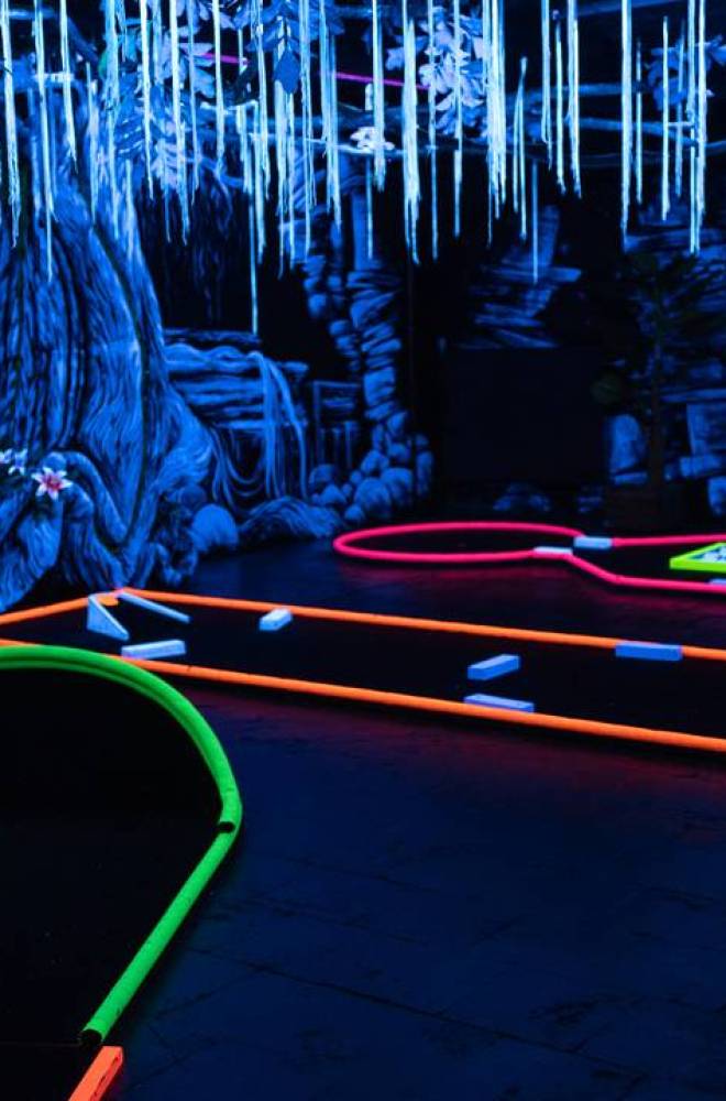 hollywood-Arcadia-minigolf-decors-fluorescent-avatar hollywood-Arcadia-minigolf-decors-fluorescent-avatar