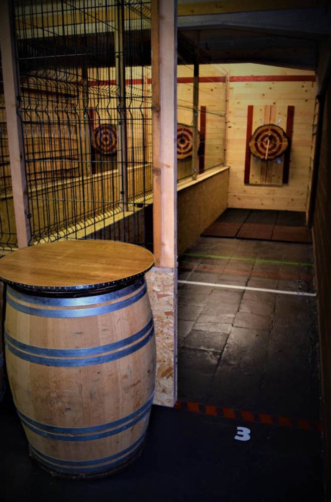 hollywood-arcadia-axe-throwing-piste-2 hollywood-arcadia-axe-throwing-piste-2